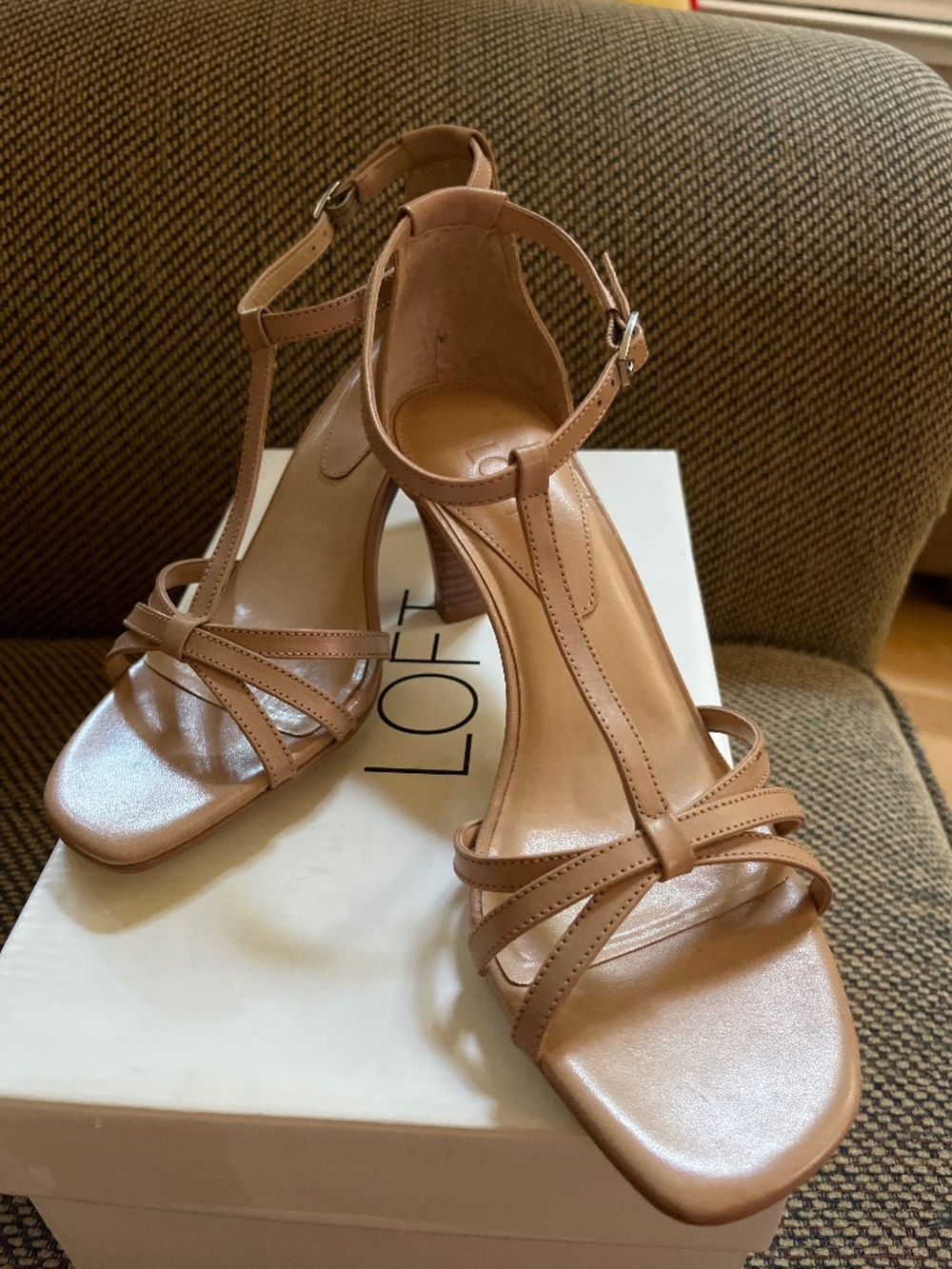 NWT Ann Taylor Loft Leather T-Strap Heels